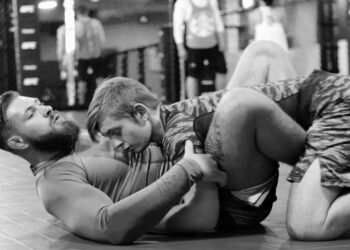 How To Pass The Seated Guard In BJJ