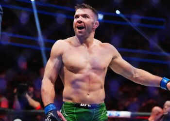 Dricus Du Plessis mocks Team Adesanya after scoring next UFC title shot — ‘A fumble never looked this good’