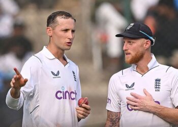 Fans slam England’s bowling attack selection for Hyderabad Test against India