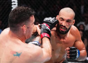 Justin Gaethje calls out UFC over ‘s— gloves’ that cause eyepokes