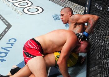 Pereira’s Wrestling Under Fire! ‘He Kind Of Just Falls Down’