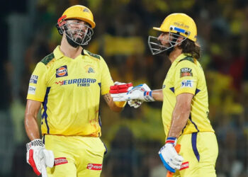 CSK vs PBKS: Daryl Mitchell completes two runs with MS Dhoni rooted to his crease at striker's end, video goes viral