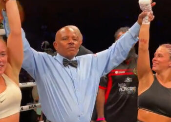 Highlights! Elle Brooke drops Paige VanZant, fight ends in split draw | Misfits Boxing 15