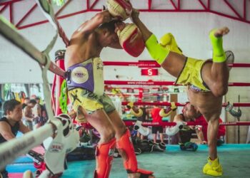 How To Do The Cartwheel Kick In Muay Thai