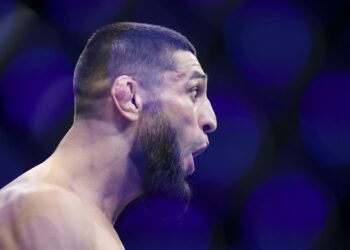 Dricus Du Plessis willing to fight Khamzat Chimaev with win at UFC Saudi Arabia — but not Robert Whittaker