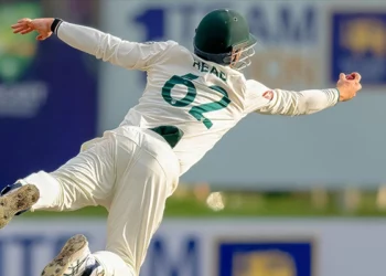 Watch: Travis Head captivates cricket fraternity with stunning one-handed catch in Galle | CricTracker