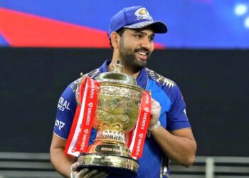 How many days since Rohit Sharma and MS Dhoni last won the IPL trophy?
