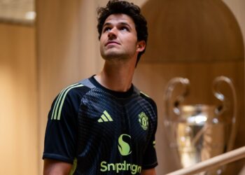 Senne Lammens Praised for 'Changing Lives' of Man United Fans