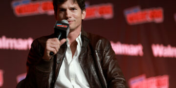 Ashton Kutcher promoted to BJJ black belt