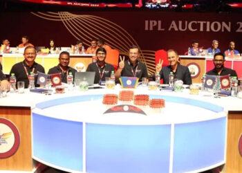 Who makes the decisions in IPL Auctions? | CricTracker