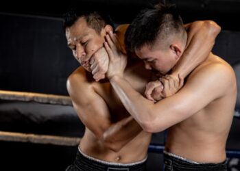 How To Apply The Armlock In Muay Thai Clinch Fighting